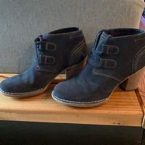 Clarks shoes size 7. Excellent condition.